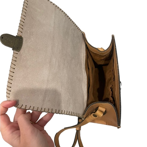 Patricia Nash Carved Leather Crossbody - Picture 10 of 12